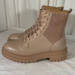 NIB Chelsea & Violet Rumi Sand Lug Sole Leather Combat Boots, 9